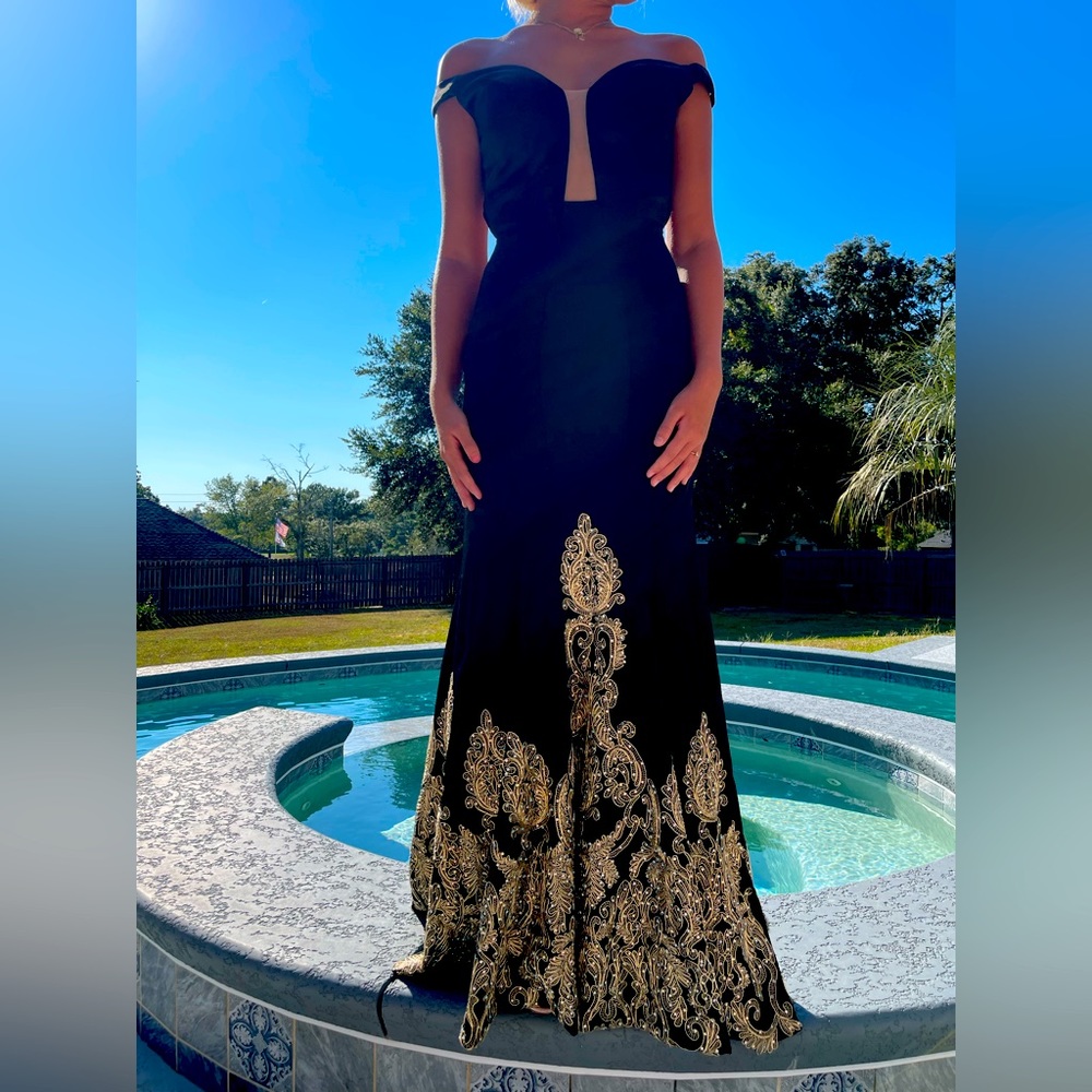 Brand: Blush / Size:4 / Color: Black